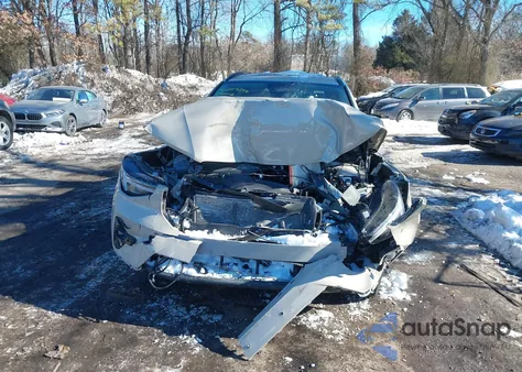 2025 Volvo Xc40 B5 Plus Dark Theme z USA, uszkodzony, nr VIN YV4L12UC5S2455442